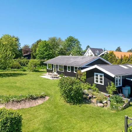 2 Bedroom In Holiday home *