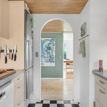 2 Bedroom Amazing In Tisvildeleje