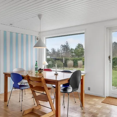 2 Bedroom Amazing In Tisvildeleje